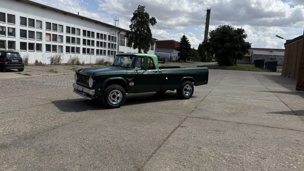 DODGE D100 CamperSpecial