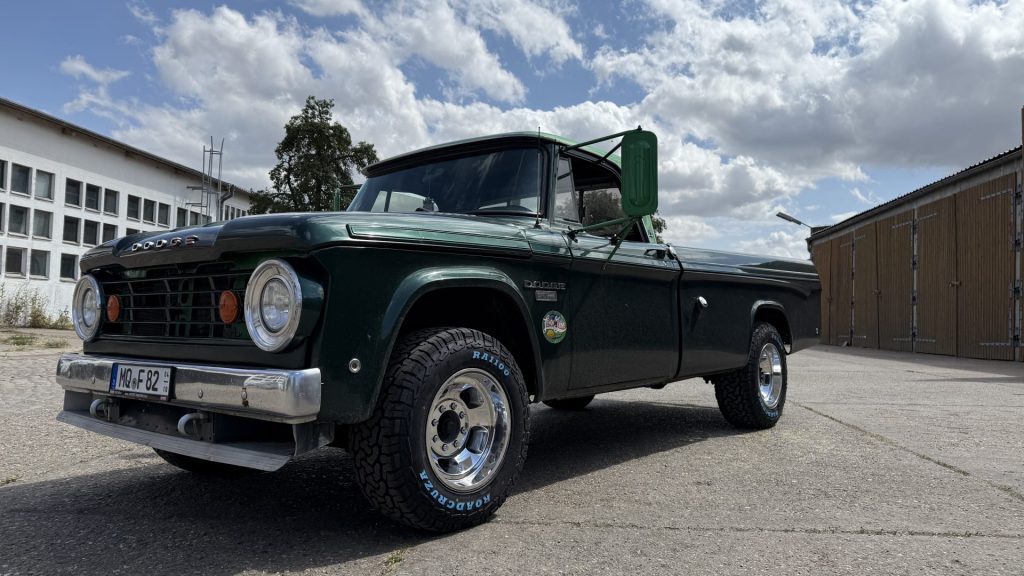 DODGE D100 CamperSpecial
