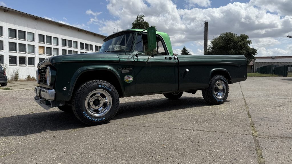 DODGE D100 CamperSpecial