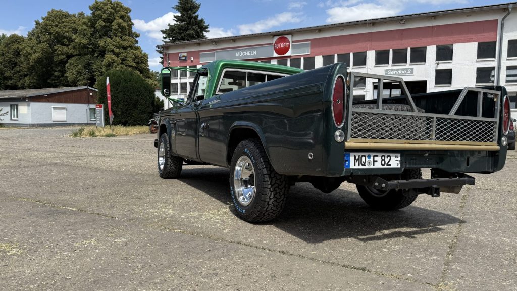 DODGE D100 CamperSpecial