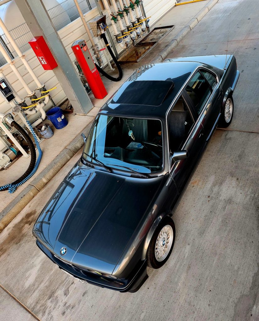 BMW e30 320i