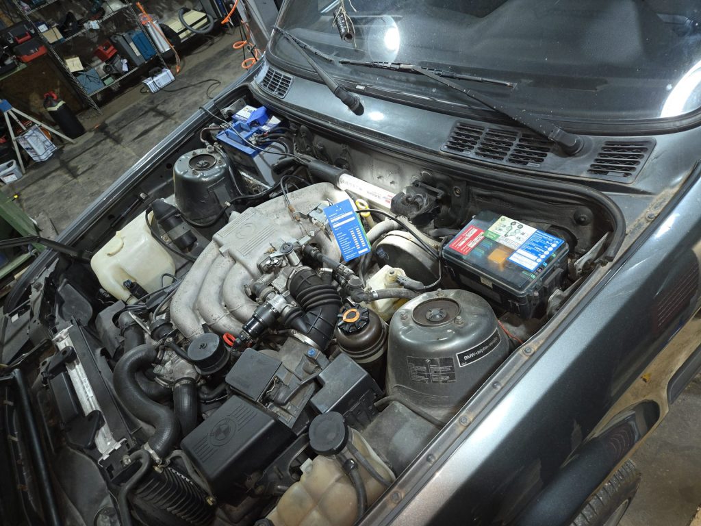 BMW e30 320i