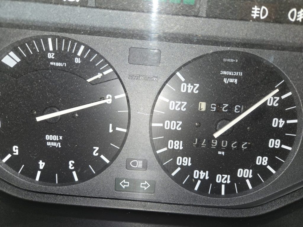BMW e30 320i