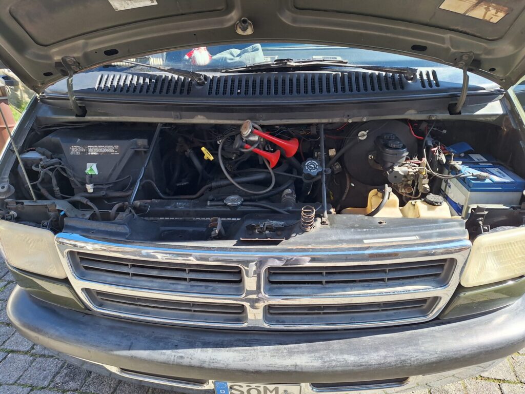 Dodge Ram van b250