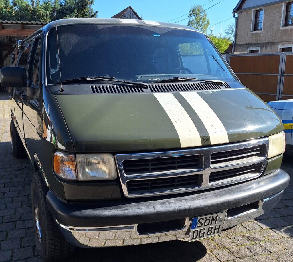Dodge Ram van b250