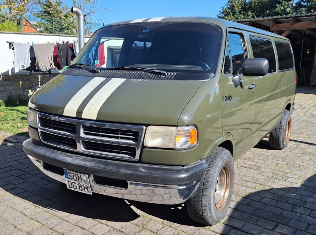 Dodge Ram van b250