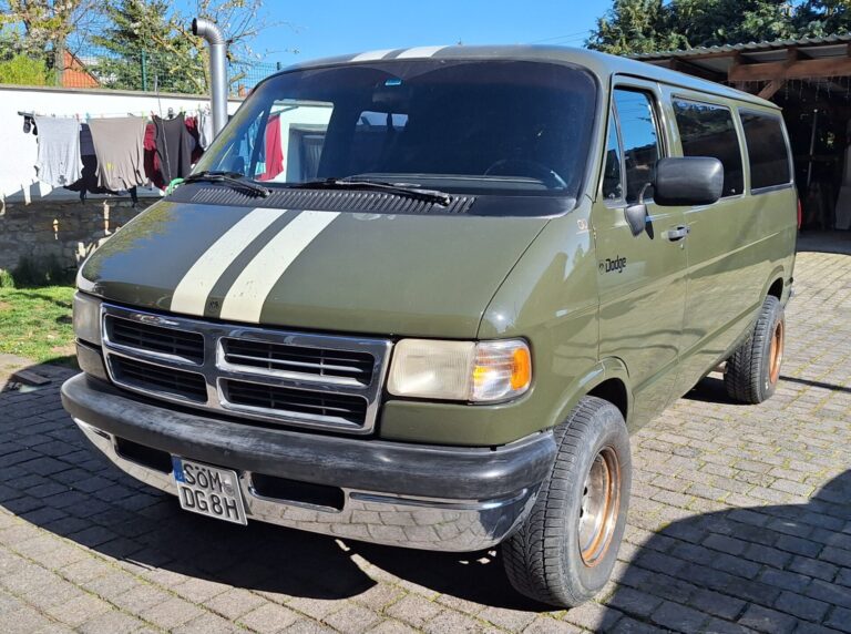 Dodge Ram van b250