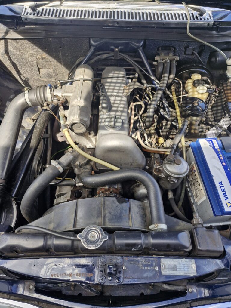 Mercedes-Benz W115 240 D /8