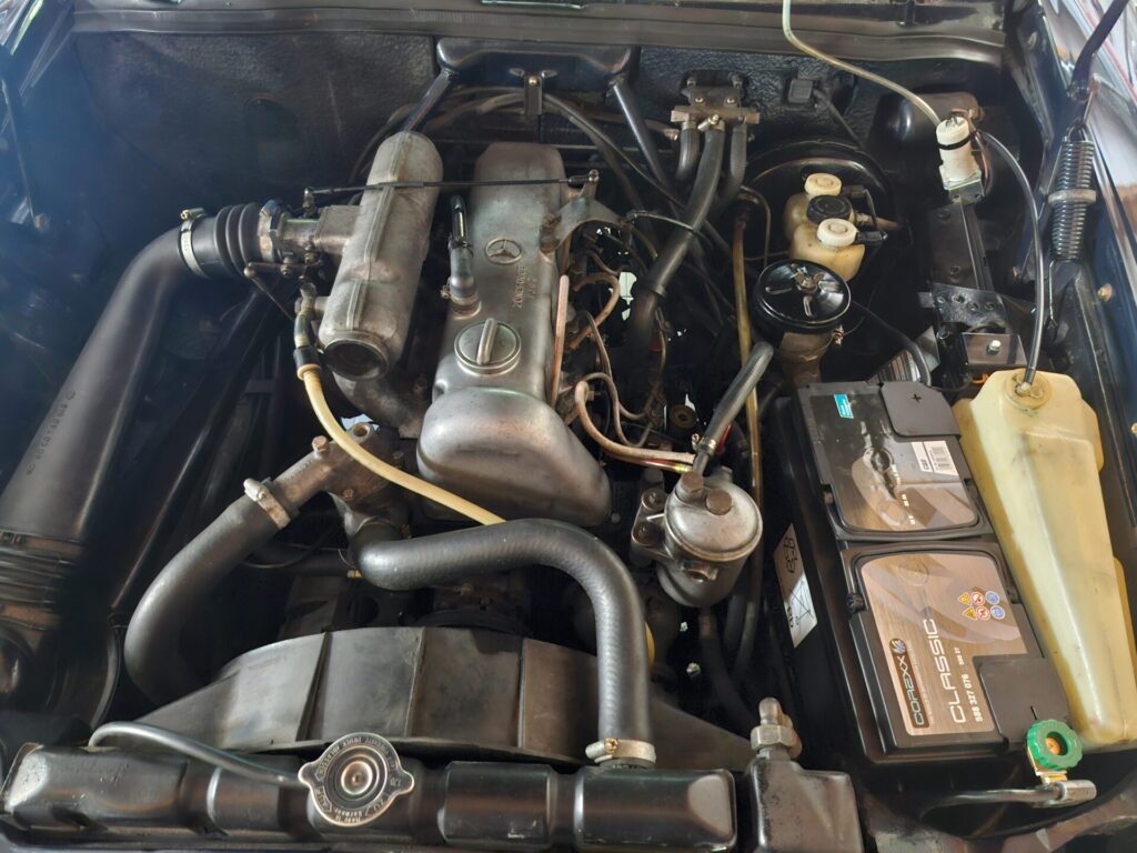 Mercedes-Benz W115 240 D /8