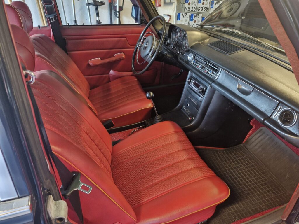 Mercedes-Benz W115 240 D /8