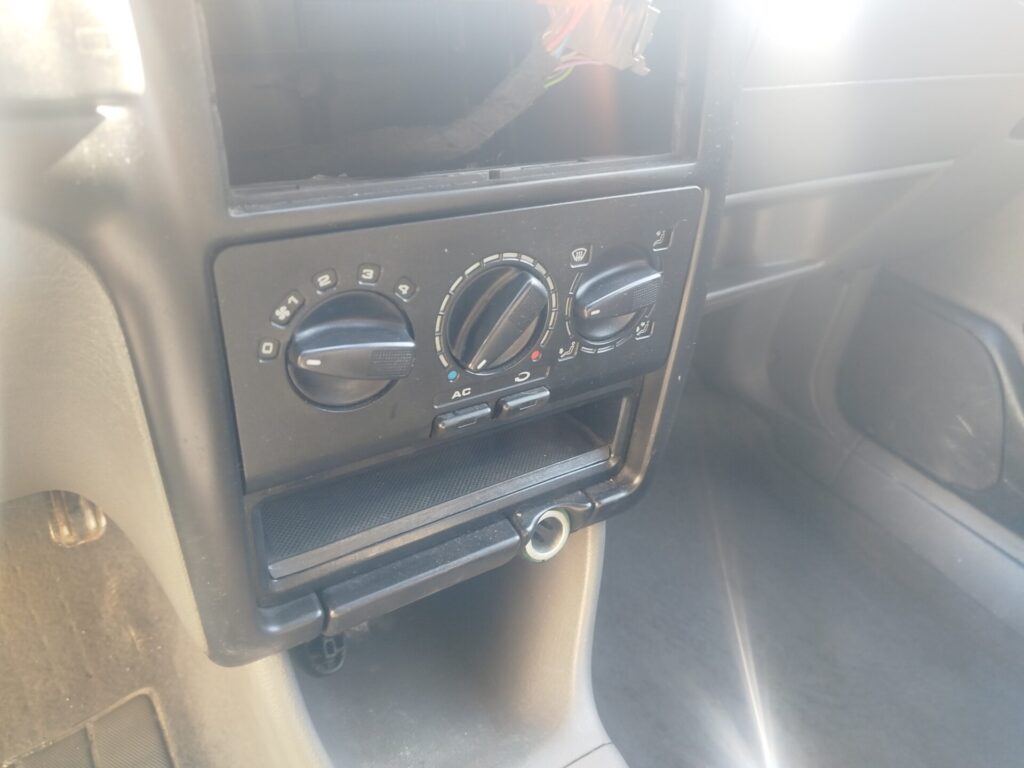 VW Caddy 9kv TDI mit Klima