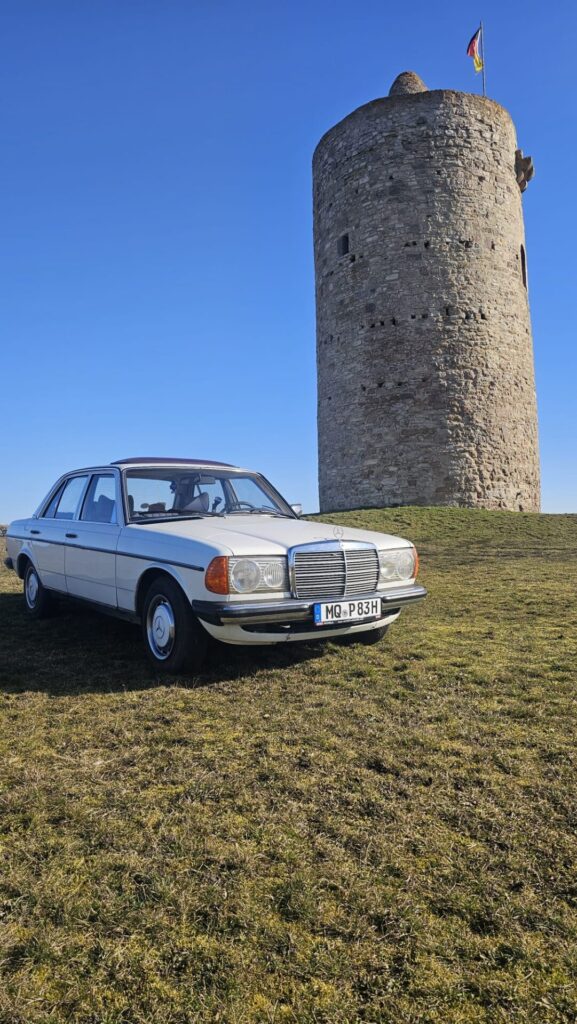 Mercedes W123 / H Zulassung / TÜV NEU / 220E