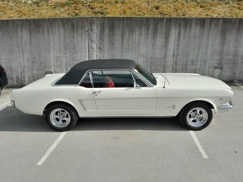 Ford Mustang Coupe V8