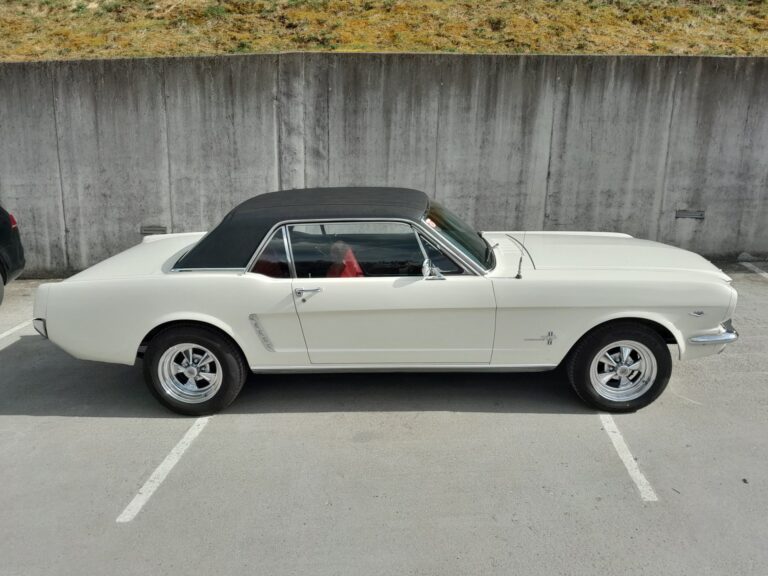Ford Mustang Coupe V8